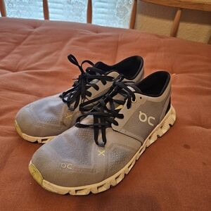 On Clouds Running Shoes Women 9.5